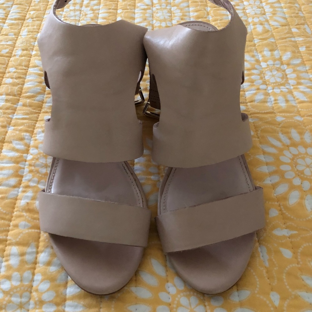 Super cute genuine leather strapped sandals 👡 ❤️